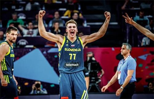 前意甲主帅：DV9是意甲最强前锋；尤文限制了洛卡特利的成长（前意甲教头：DV9堪称意甲最强中锋，尤文束缚了洛卡特利的成长）