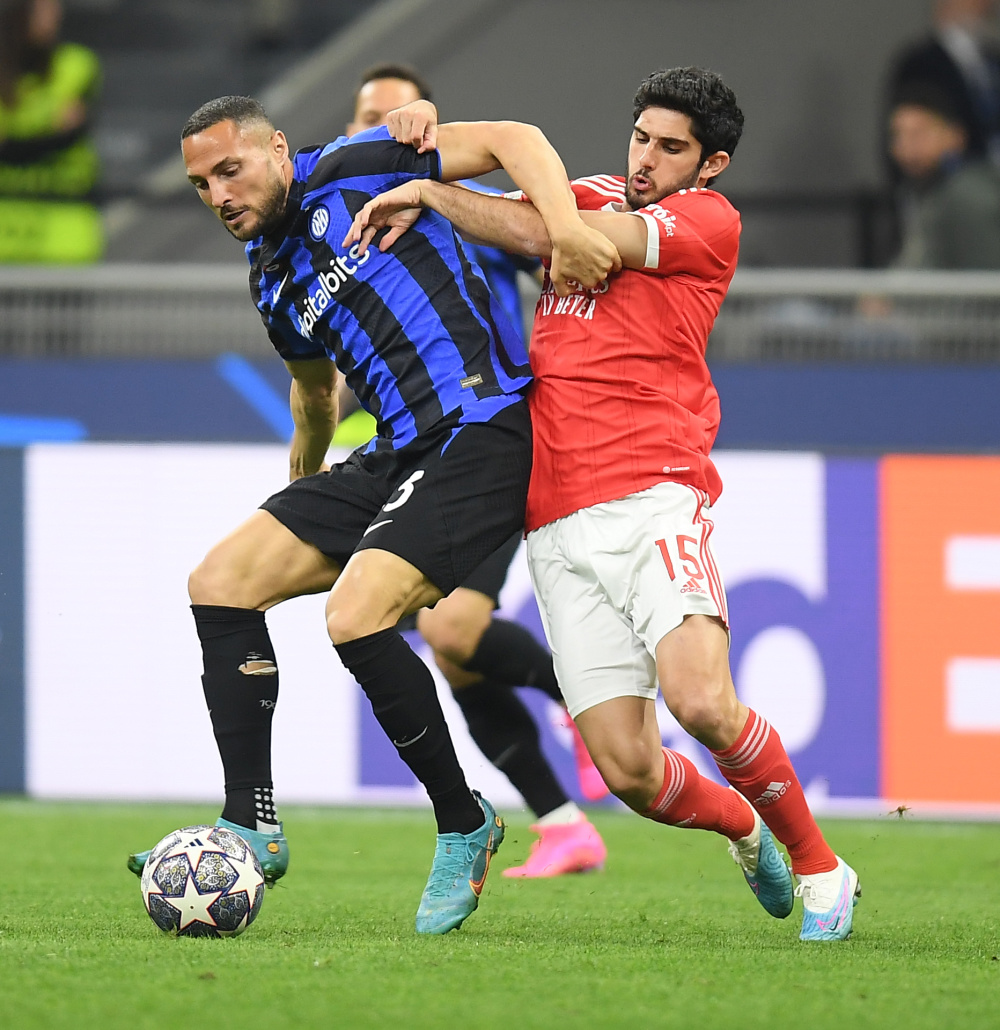 狄龙三分不中，古德温抢篮板被犯规后两罚一中，太阳99-98勇士（狄龙三分未果，古德温抢板造犯规两罚中一，太阳99-98险胜勇士）