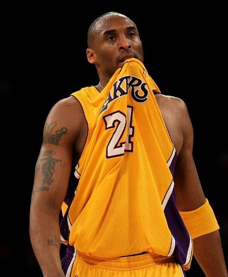 特雷·杨本赛季出战时老鹰2胜5负，缺席时13胜10负（本季老鹰在特雷·杨出场时仅2胜5负，缺阵时反而13胜10负）