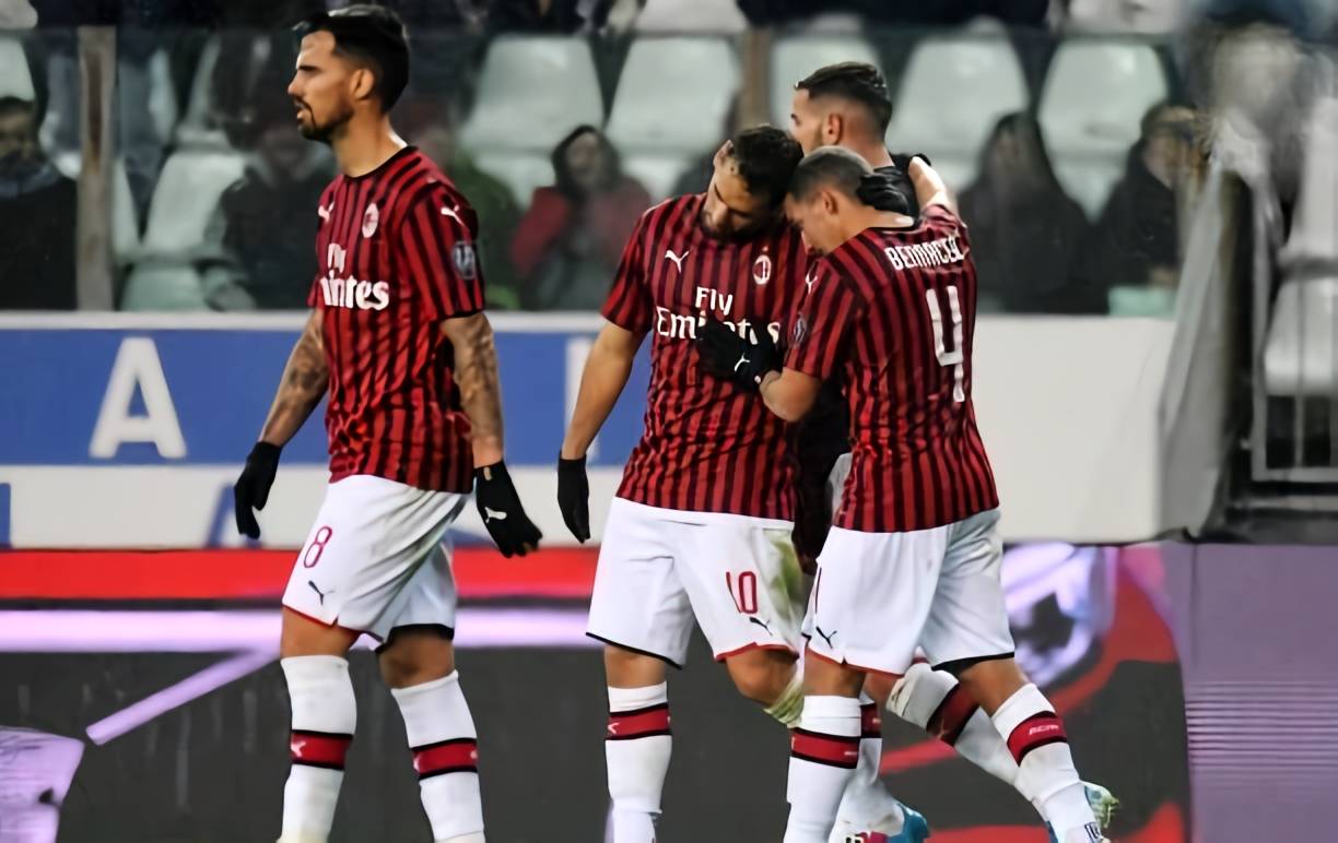 不容易！库里外线外线出手 命中自己本场首个运动战进球（艰难开张！库里外线命中本场首个运动战得分）