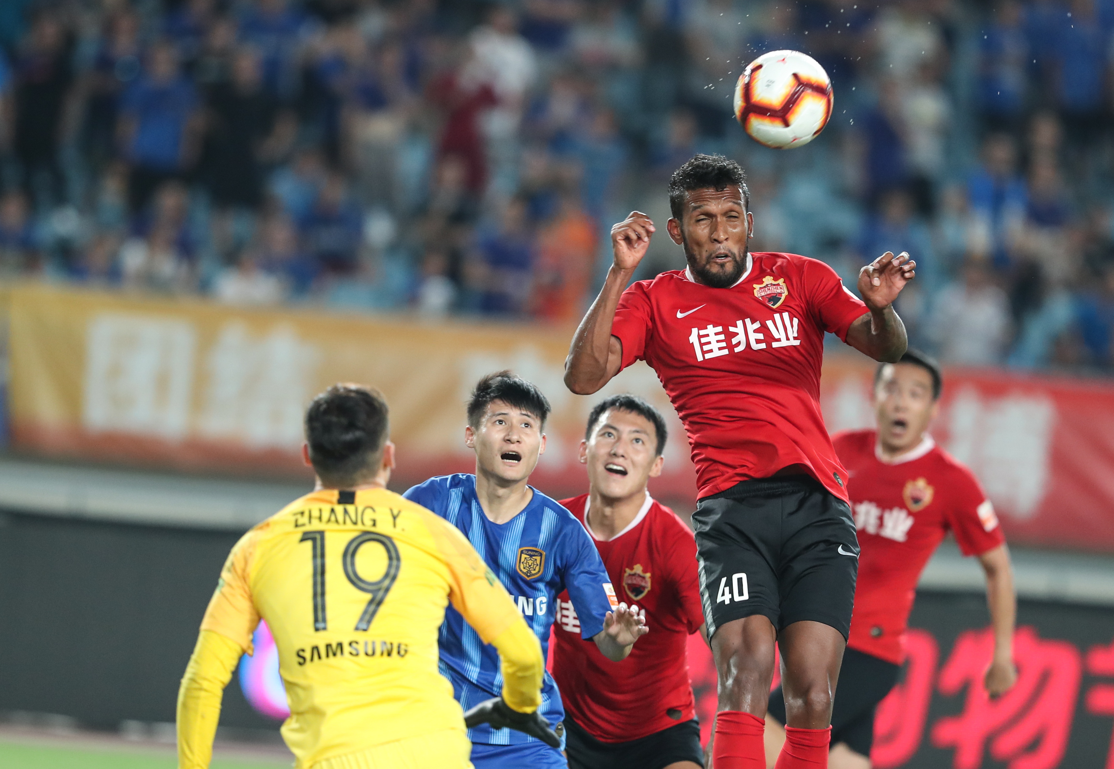 米体：斯帕莱蒂考虑放弃无锋阵，重新启用2名进攻中场+1名中锋（米体：斯帕莱蒂或弃用无锋战术，改打双前腰+单箭头）