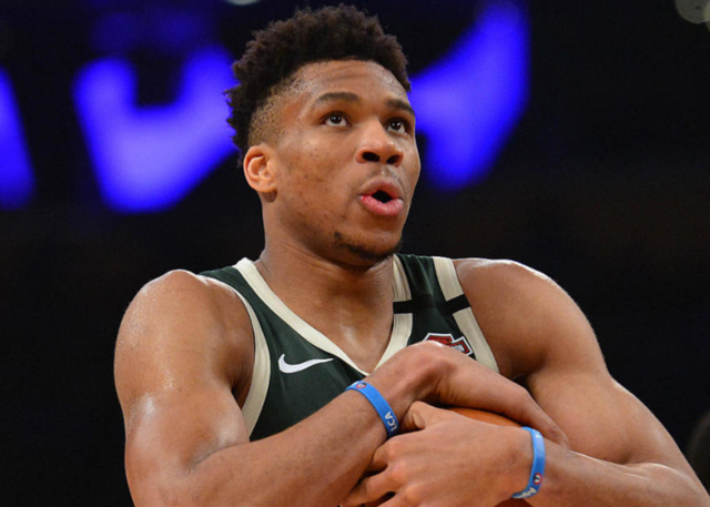 泽林斯基：在三天就踢一场的情况下，你不可能每场都赢三四个（泽林斯基：密集赛程下，别指望每战都三四球大胜）