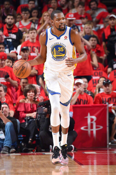 本赛季英超创造机会之王出炉！曼联队长B费高居榜首（英超本季机会王揭晓：曼联队长B费荣登榜首）