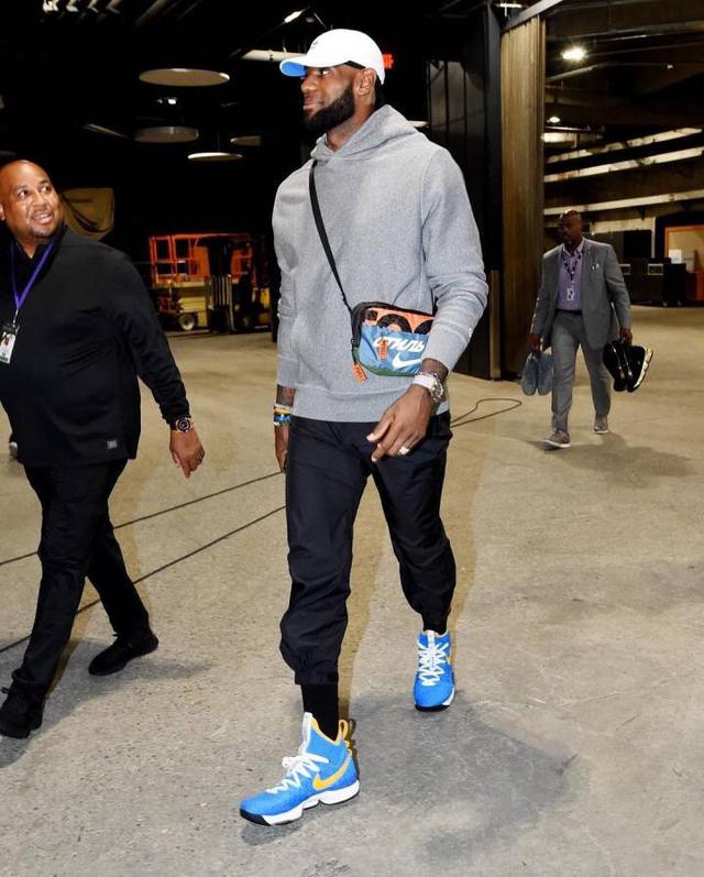 拉菲尼亚：巴西球员不自律的刻板印象已过时；曾想过放弃足球（拉菲尼亚称“巴西球员不自律”已是陈旧偏见；他曾一度想放弃足球）