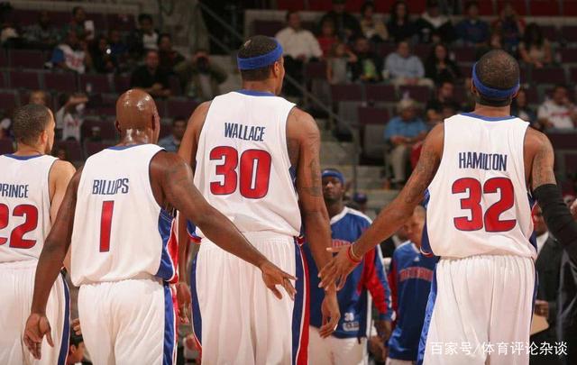 记者：阿隆索最近两天小范围会面球员，试图拉近彼此的距离（记者：阿隆索近两日小范围与球员交流，力求拉近关系）