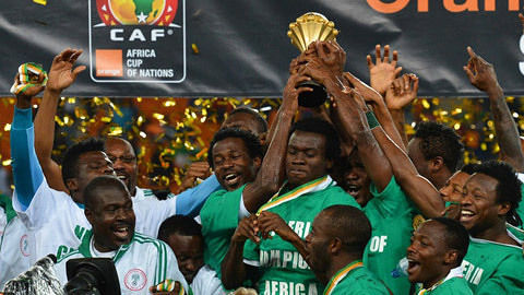 热议海港输球：古斯塔沃停赛影响大；亚冠已是舆论负担（海港失利引热议：古斯塔沃停赛影响显著，亚冠成舆论包袱）