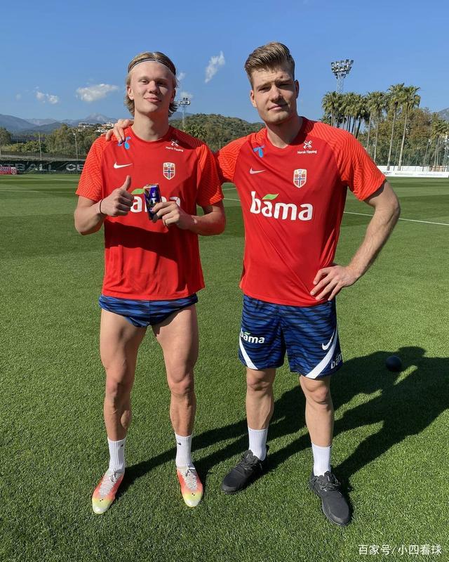 记者：汶马探赛后与海港助教约翰交换队服，两人曾在横滨合作（记者：汶马探赛后与海港助教约翰互换球衣，二人曾在横滨共事）