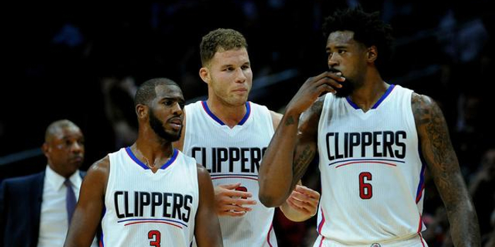 奥孔武补篮得手，老鹰完成9-0攻击波（奥孔武补篮命中，老鹰打出9-0高潮）