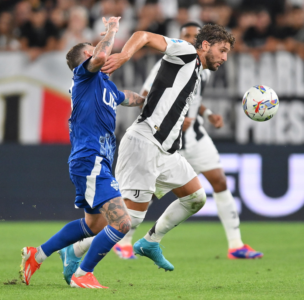 阿莫林明确奥纳纳在曼联已经没有未来。（阿莫林称奥纳纳在曼联已无位置）