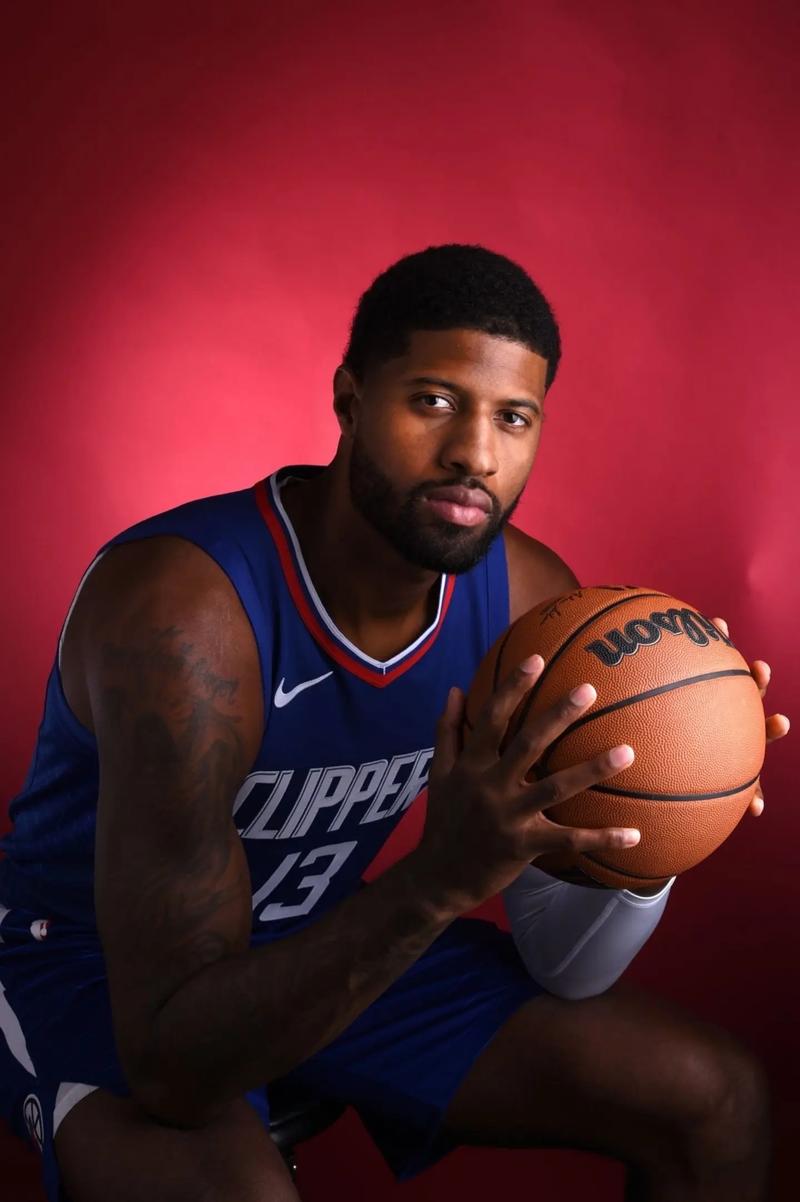 意超杯决赛半场：内雷斯世界波破门，那不勒斯1-0博洛尼亚（意超杯决赛半场：内雷斯世界波建功，那不勒斯暂1-0领先博洛尼亚）