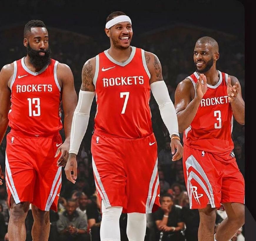 助罗马升至意甲榜首，斯维拉尔达成罗马生涯100场里程碑（斯维拉尔罗马百场达成，助球队登顶意甲榜首）