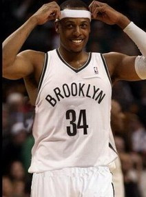 一日英超动向：曼联利物浦难兄难弟，阿森纳领跑态势不可阻挡（英超今日看点：曼联利物浦同陷困境，阿森纳领跑势头难挡）