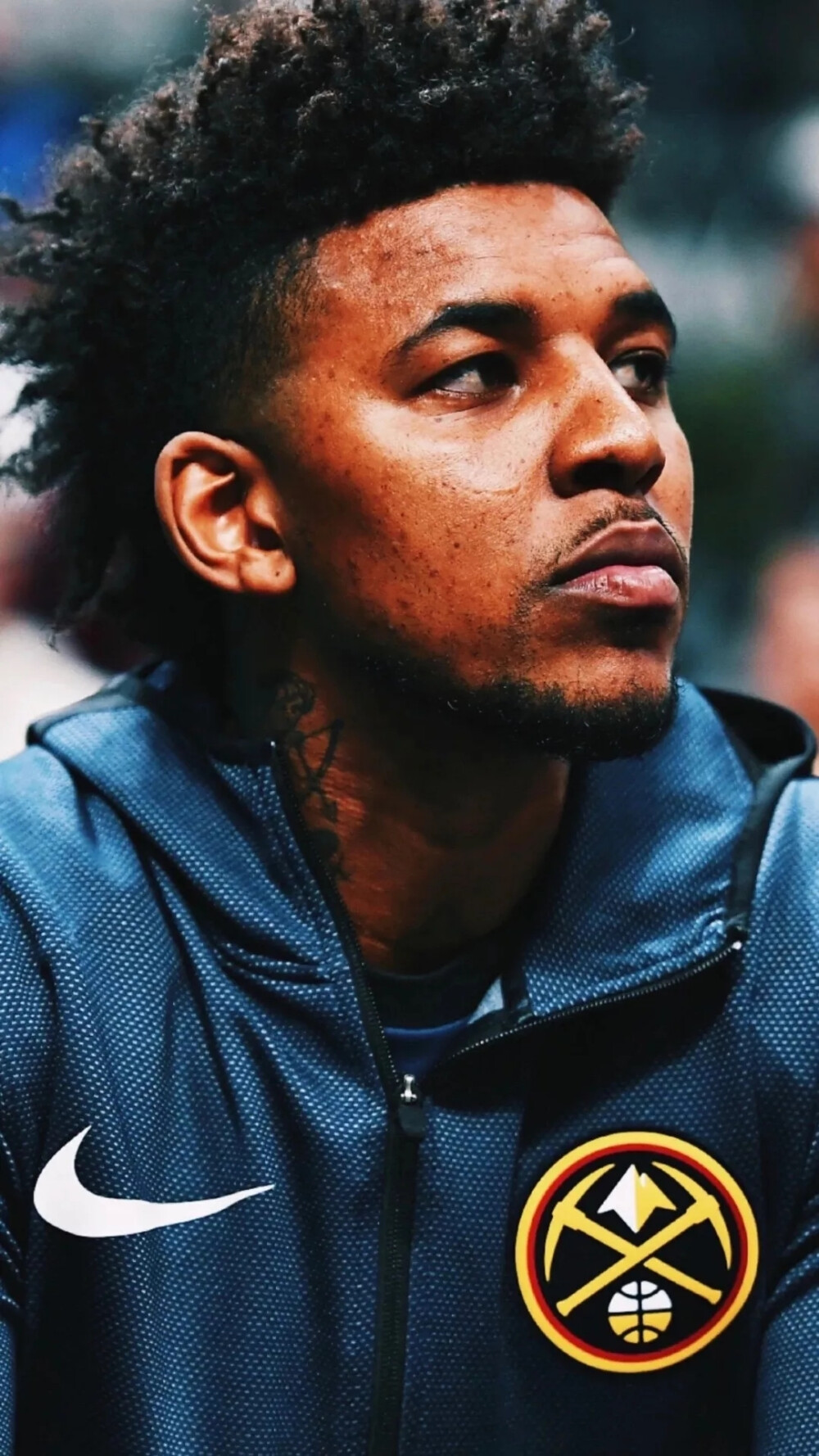 念念有词！贺希宁反击一条龙打进漂亮拉杆上篮 抱怨判罚吃T（嘴上不停！贺希宁快攻一条龙上演精彩拉杆上篮 因抱怨判罚吃到技术犯规）