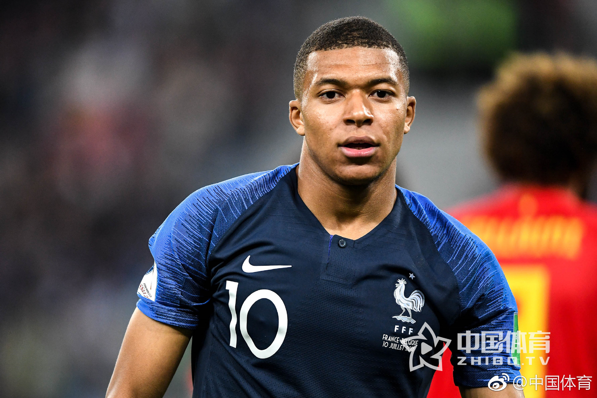 篮球场上的一次精彩配合：莫布里妙传汤姆林（篮球场精彩瞬间：莫布里精妙助攻汤姆林）