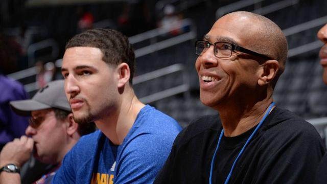 训练师“嘲讽”诺维茨基：你现在跑步都需要用日历来计时（训练师调侃诺维茨基：你跑步慢到得用日历计时）